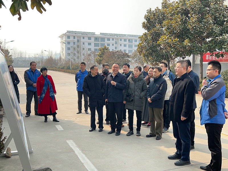 中國皮革協會副理事長陳占光一行蒞臨百華鞋業(yè)指導工作