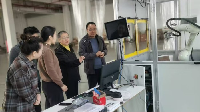 資訊|百華鞋業(yè)赴羅霸自動化系統(廣東)有限公司考察并正式簽訂合同