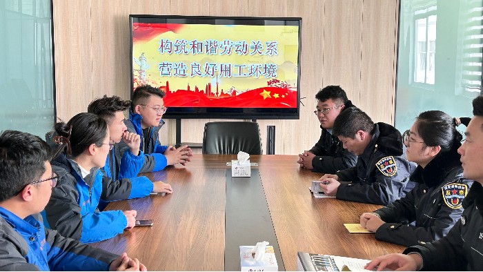 百華鞋業(yè)開展“構(gòu)筑和諧勞動關(guān)系，營造良好用工環(huán)境”宣傳活