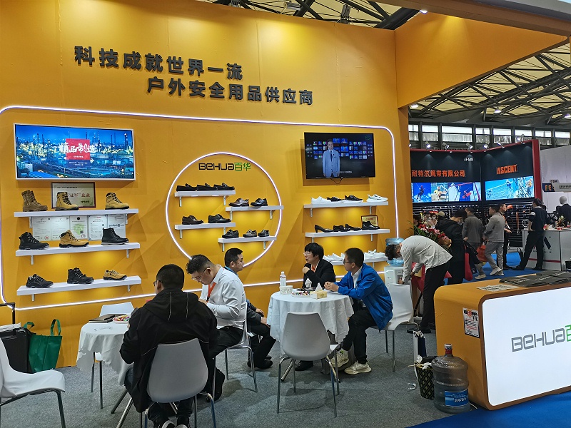 第104屆中國勞動保護用品交易會現(xiàn)場來了，看百華氣場全開，精彩蓄力！