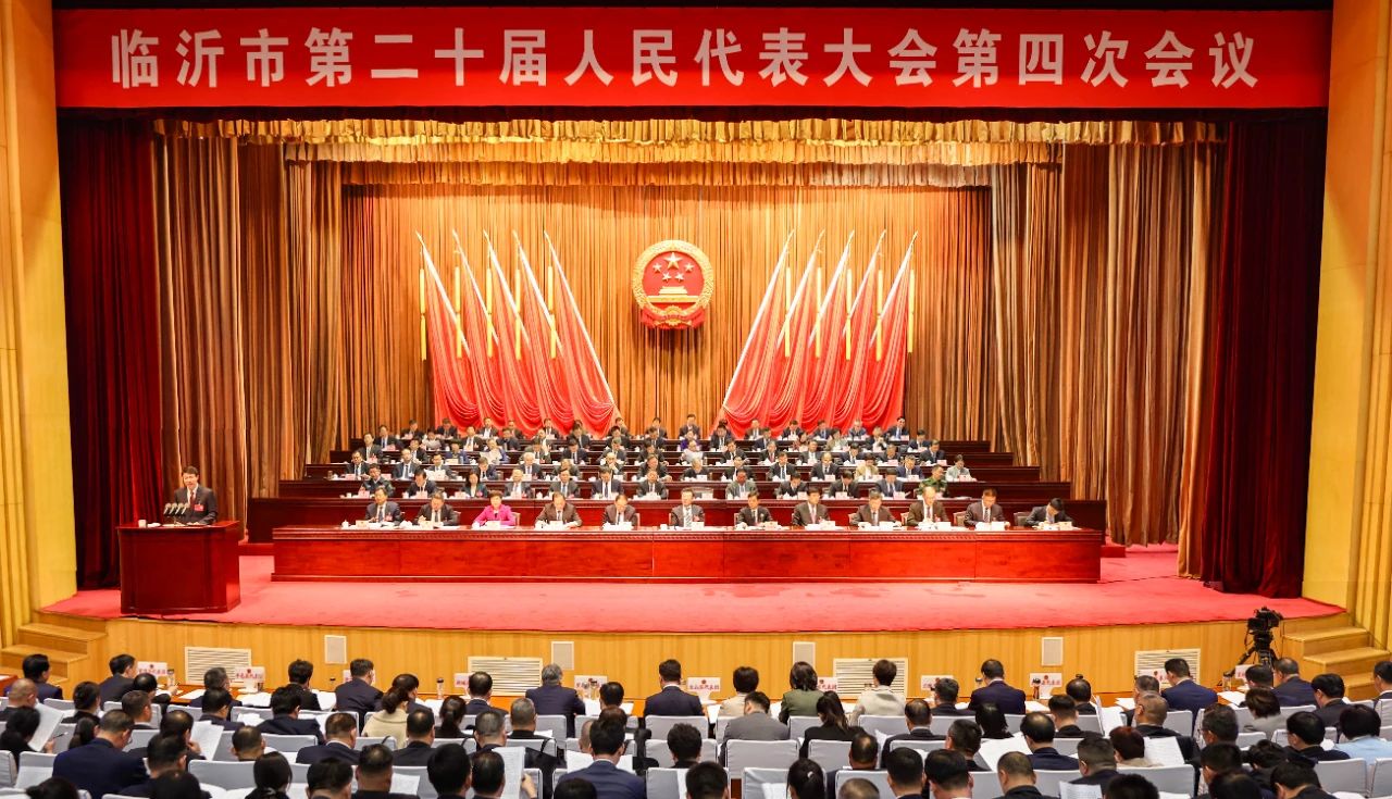 百華鞋業(yè)總經理郭興梅參加臨沂市第二十屆人民代表大會第四次會議